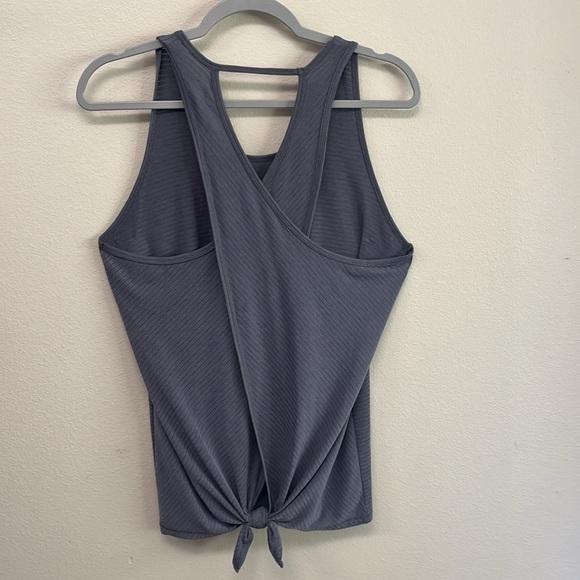 Athleta Essence Gray Textured Stipe Back Twist Tie Tank SzM - Picture 3 of 8